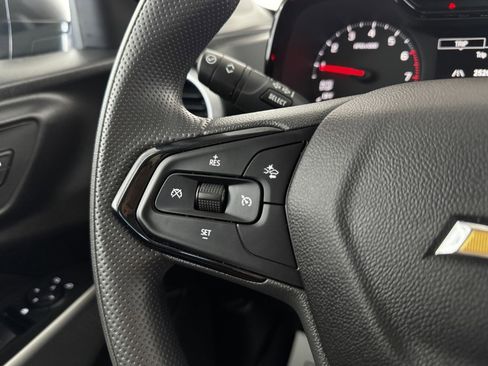 Used 2025 Chevrolet Trax LS image 30