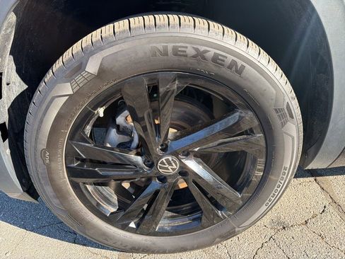 Used 2025 Volkswagen Atlas Cross Sport SEL R-Line image 43