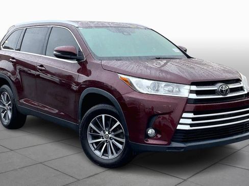Used 2019 Toyota Highlander XLE image 3
