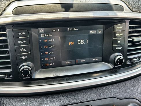 Used 2020 Kia Sorento S FWD image 16