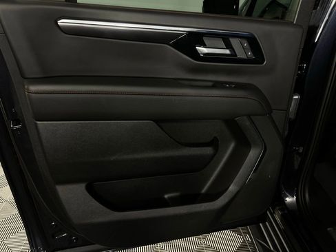 Used 2025 Chevrolet Suburban RST image 31