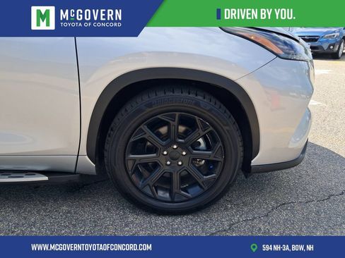 Used 2022 Toyota Highlander LE FWD image 12