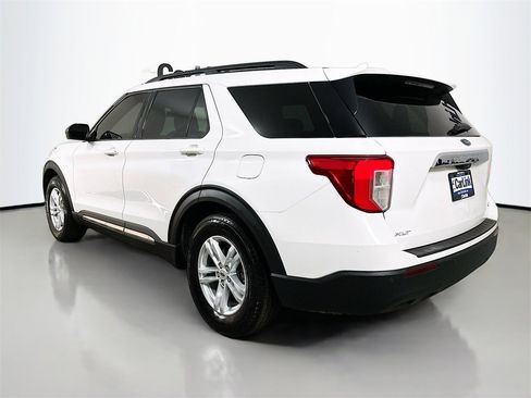 Used 2020 Ford Explorer XLT image 5