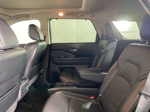Used 2023 Nissan Pathfinder Platinum image 21