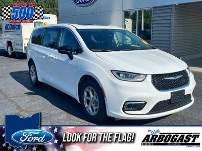 Used 2024 Chrysler Pacifica Limited