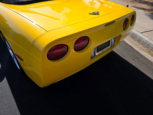 Used 2004 Chevrolet Corvette Convertible w/ Preferred Equipment Group RWD image 12