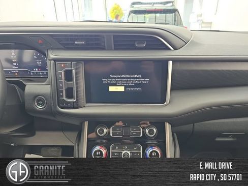 Used 2024 GMC Yukon XL Denali AWD/4WD image 17