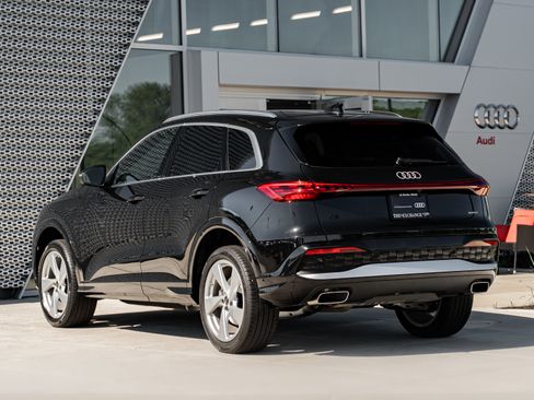 Certified 2025 Audi Q5 Premium Plus w/ Premium Plus AWD/4WD image 5