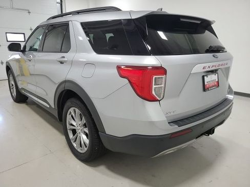 Used 2021 Ford Explorer XLT w/ Equipment Group 202A AWD/4WD image 34