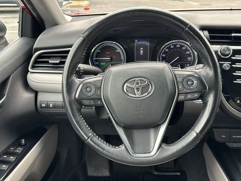 Used 2020 Toyota Camry SE FWD image 28