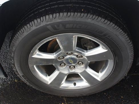 Used 2015 Chevrolet Suburban LT RWD image 26