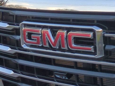 Used 2025 GMC Sierra 2500 SLE image 12