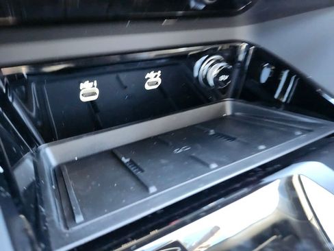 New 2025 Audi SQ5 Prestige image 15