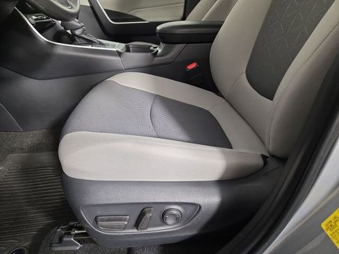 Used 2025 Toyota RAV4 XLE image 29