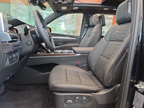 New 2026 Cadillac Escalade Platinum Sport AWD/4WD image 4