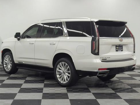 Used 2022 Cadillac Escalade Luxury w/ LPO, Floor Liner Package AWD/4WD image 5