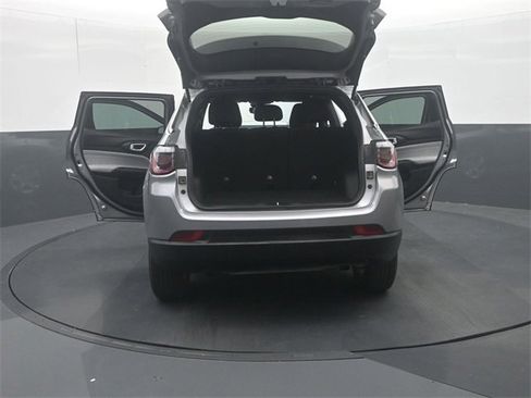 Used 2023 Jeep Compass Sport image 40