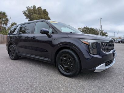 Used 2025 Kia Carnival