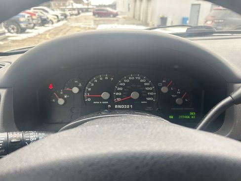 Used 2005 Ford Explorer XLT image 19