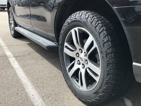 Used 2024 Ford Expedition Limited image 11