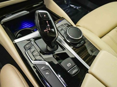 Used 2018 BMW 530e w/ Premium Package 2 image 20