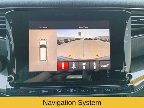 Used 2023 Jeep Wagoneer 4WD w/ Premium Group I image 15
