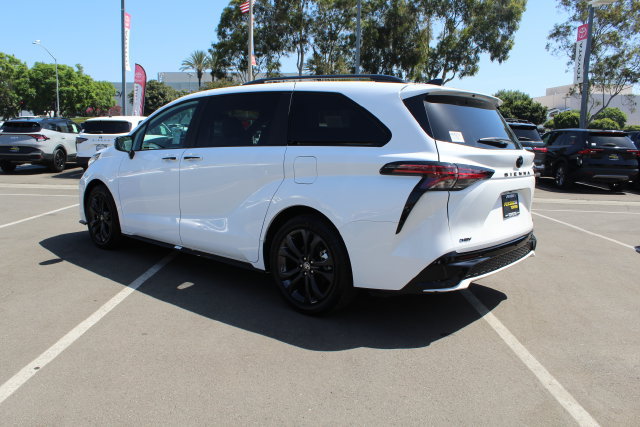 Certified 2026 Toyota Sienna XSE FWD image 13