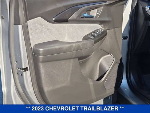 Used 2023 Chevrolet TrailBlazer LT w/ Convenience Package AWD/4WD image 11