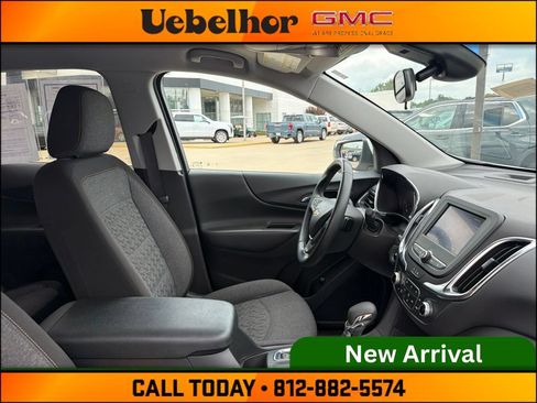 Used 2024 Chevrolet Equinox LT AWD/4WD image 2