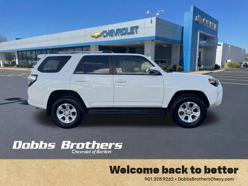 Used 2024 Toyota 4Runner SR5 Premium AWD/4WD image 9