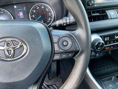 Used 2022 Toyota RAV4 XLE AWD/4WD image 24