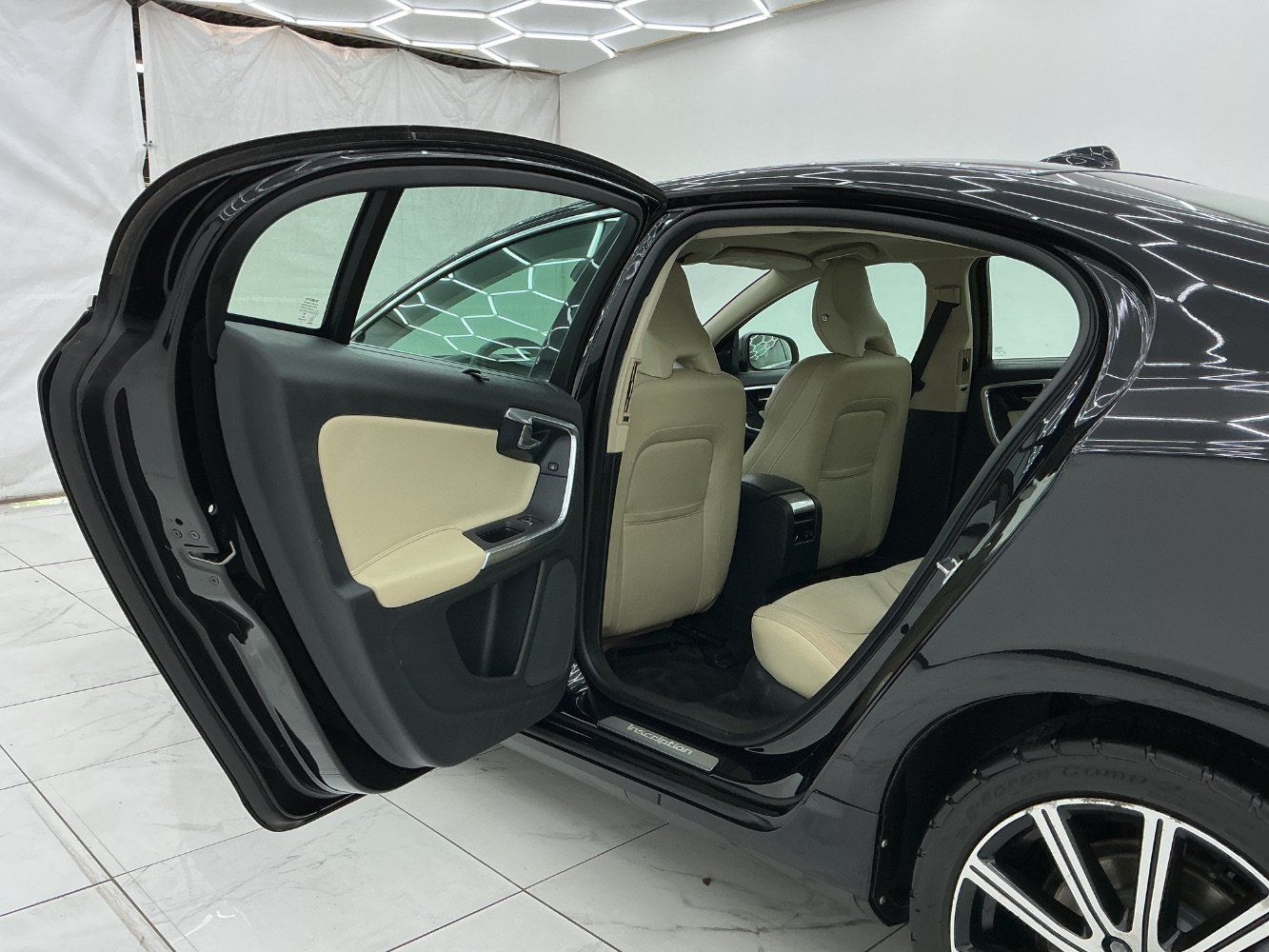 Used 2017 Volvo S60 T5 Inscription Platinum w/ Climate Package AWD/4WD image 22