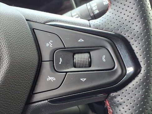 Used 2025 Chevrolet Trax RS w/ Driver Confidence Package FWD image 29