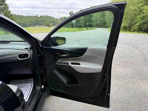 Used 2020 Chevrolet Equinox LS image 15