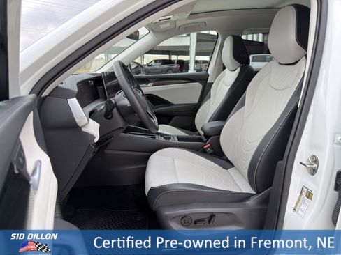 Used 2025 Volkswagen Tiguan SE image 11