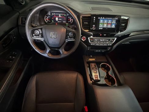 Used 2025 Honda Passport Black Edition image 14