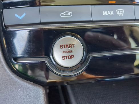 Used 2018 Jaguar F-PACE Prestige image 32