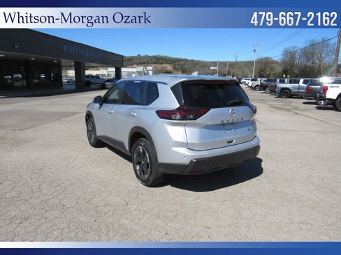 Used 2024 Nissan Rogue SV image 10