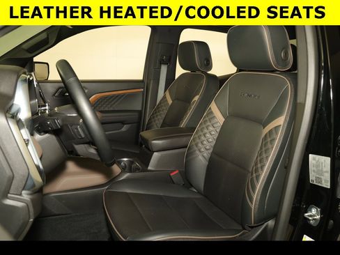 Used 2023 GMC Canyon Denali image 4