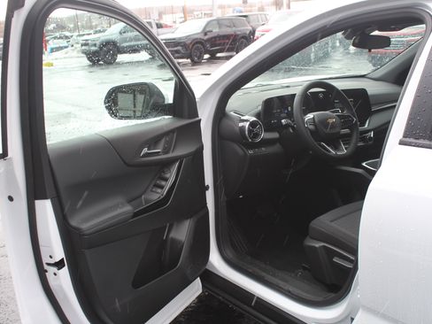 New 2026 Chevrolet Equinox LT image 8