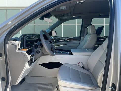 Used 2024 Cadillac Escalade ESV Premium Luxury Platinum image 21
