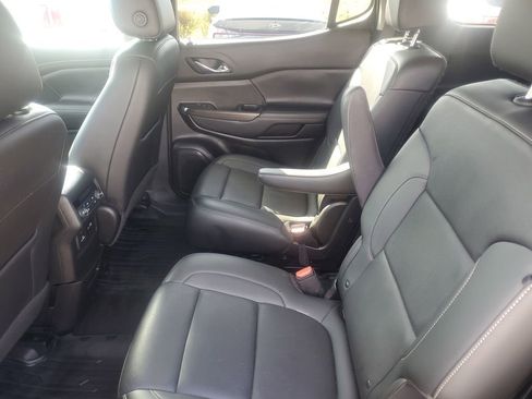Used 2021 GMC Acadia SLT w/ Elevation Edition image 16