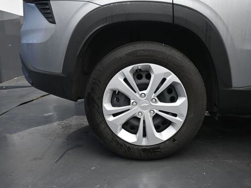 Used 2025 Chevrolet Trax LS image 9