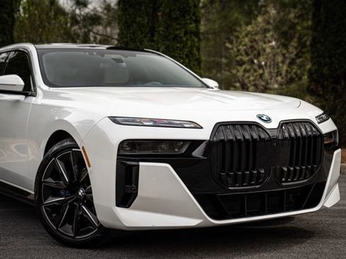 Used 2023 BMW i7 xDrive60 image 6