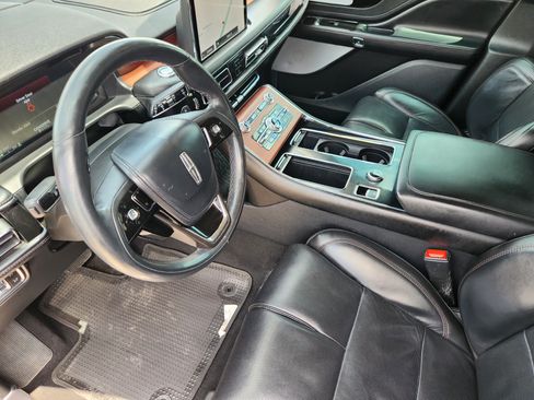 Used 2022 Lincoln Aviator Reserve w/ Equipment Group 201A AWD/4WD image 13