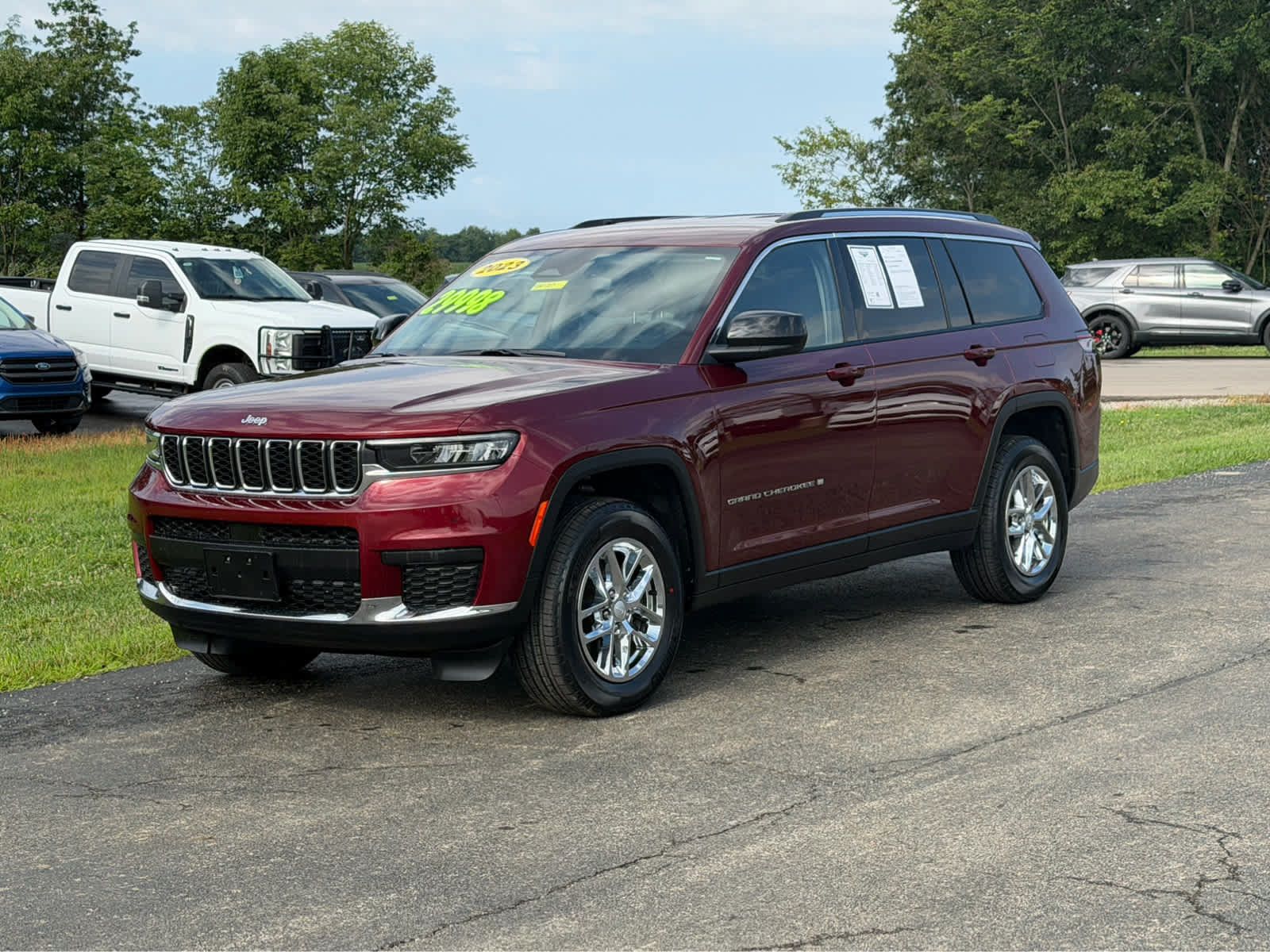 Used 2023 Jeep Grand Cherokee L Laredo w/ Luxury Tech Group I AWD/4WD image 3