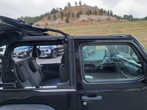Used 2022 Jeep Wrangler Sport image 15