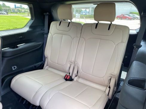 Used 2025 Jeep Grand Cherokee L Limited image 34