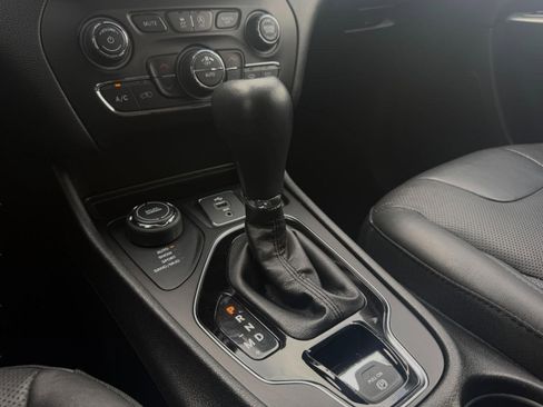 Used 2019 Jeep Cherokee Limited AWD/4WD image 37