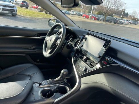 Used 2022 Toyota Camry XSE FWD image 5